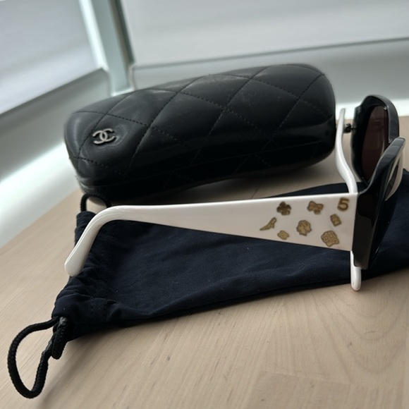 CHANEL Acetate Charms Sunglasses 5123 - black and white - Picture 12 of 12